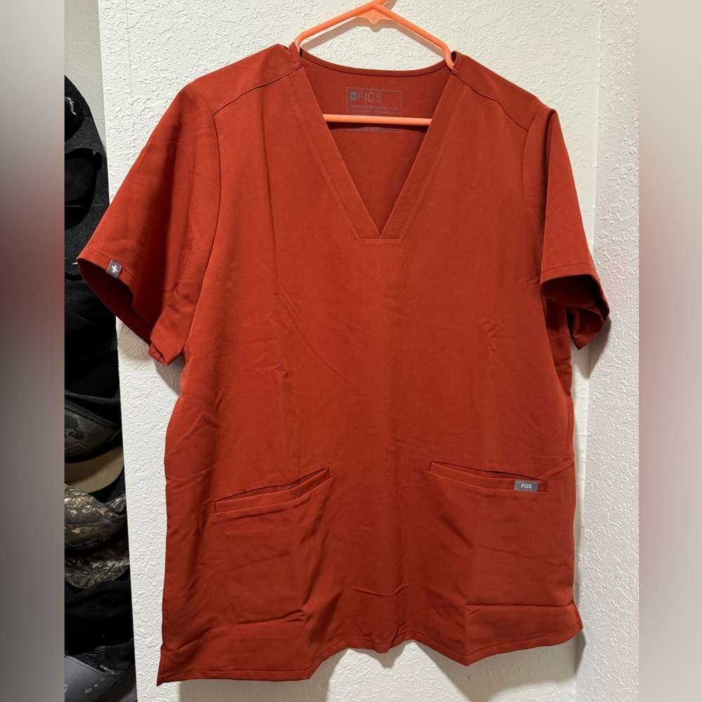 **Limited Edition** FIGS Auburn Scrub Top XL